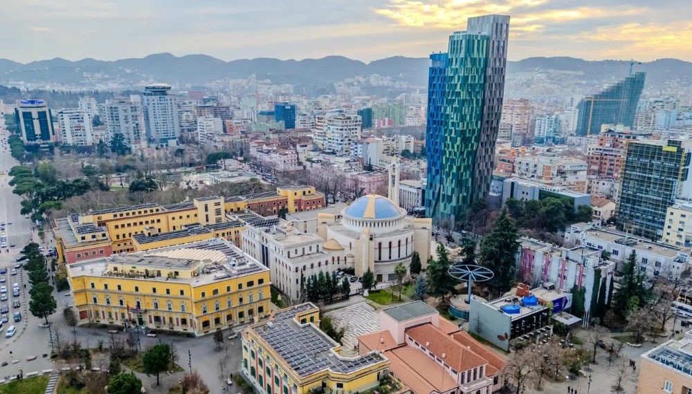 Varfëria në qytetet e mëdha të Shqipërisë sa dyfishi i mesatare së BE